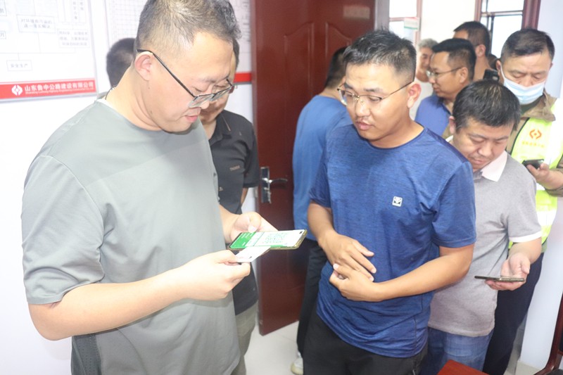 山東高速基礎(chǔ)設(shè)施建設(shè)有限公司領(lǐng)導(dǎo)蒞臨臨臨六標(biāo)開(kāi)展合同履約專項(xiàng)督導(dǎo)檢查工作