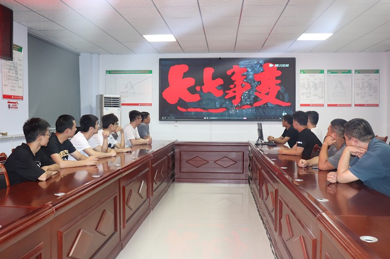 臨臨高速六標(biāo)開(kāi)展支部主題黨日愛(ài)國(guó)主義教育活動(dòng)