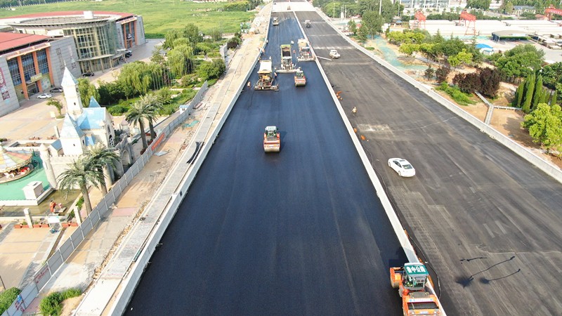 淄博市城市快速路網(wǎng)昌國(guó)路項(xiàng)目橋面瀝青中面層首件試鋪?lái)樌瓿? /> 
          </div> 
         </div> 
         <div   id=