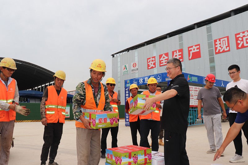 情系農(nóng)民工，慰問(wèn)暖人心