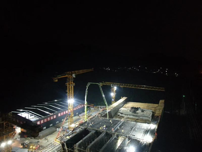 澆筑過(guò)程航拍圖_副本 澆筑過(guò)程航拍圖_副本