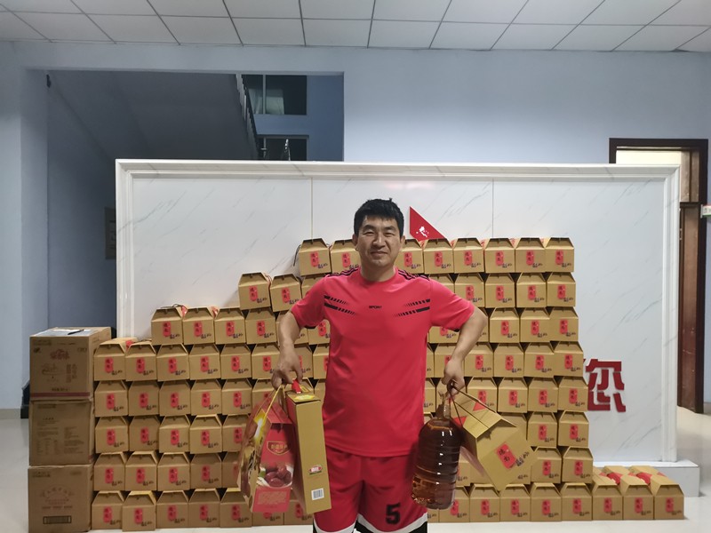 情滿中秋 愛在魯中—— 臨臨一線職工收到公司發(fā)放的中秋福利