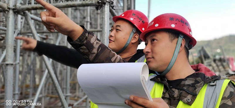 國慶我在崗——臨臨高速魯山南互通立交建設(shè)團(tuán)隊(duì)奮進(jìn)實(shí)干迎國慶