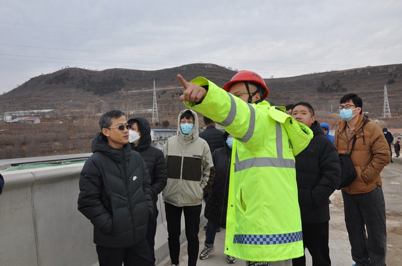 公司組織總部部室人員赴臨臨項(xiàng)目學(xué)習(xí)觀摩