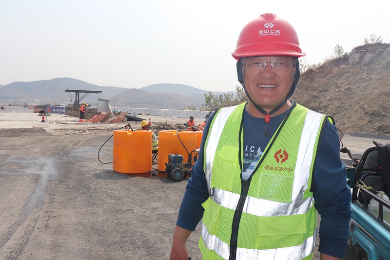 路面防污染專員國星值守上路口_副本 路面防污染專員國星值守上路口_副本