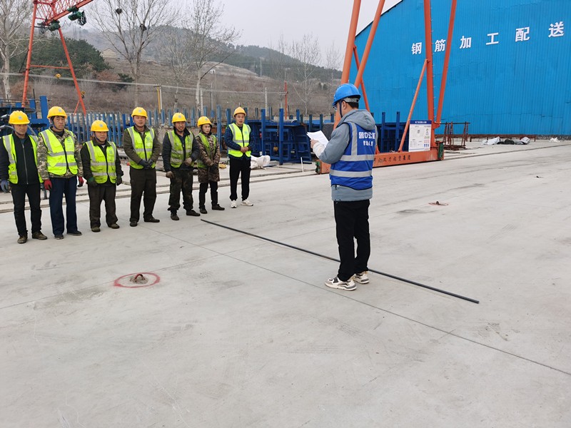 每日展開安全班前會5q-P5p_副本