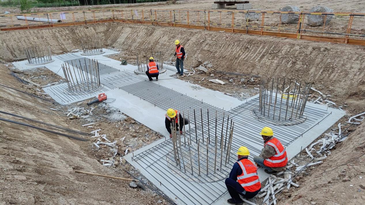 腳下有泥，心中有光