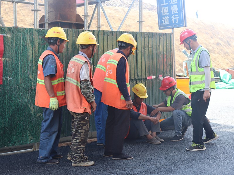 救援 人員趕赴現(xiàn)場(chǎng)進(jìn)行救援_副本 救援 人員趕赴現(xiàn)場(chǎng)進(jìn)行救援_副本