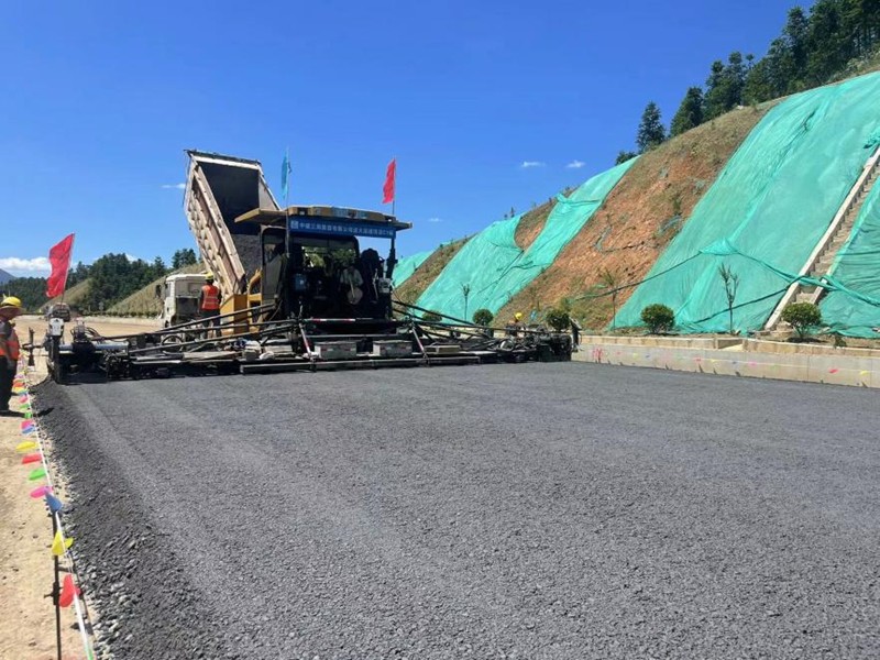 遂大高速C1標段級配碎石試驗段圓滿完成