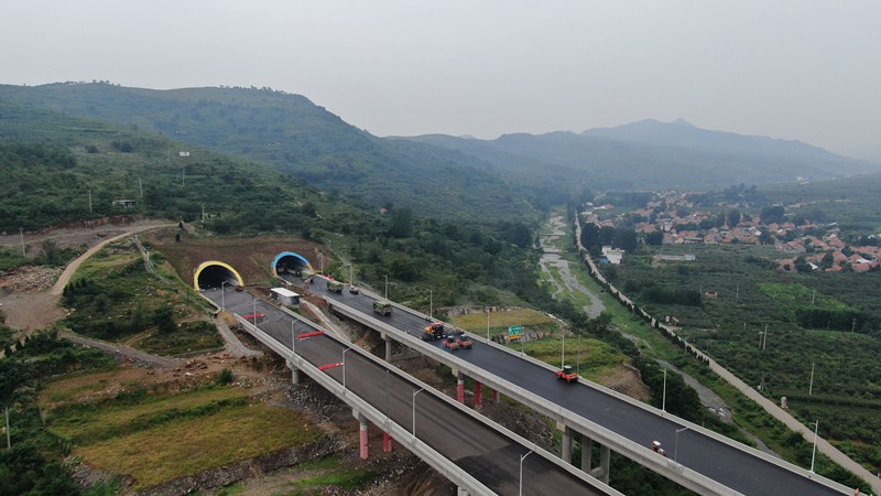 鑄就通途的奮斗畫卷——記高速公路施工現(xiàn)場