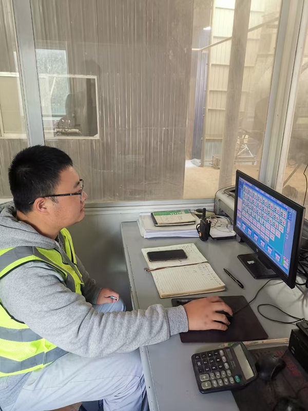 堅(jiān)守，中秋節(jié)我在崗 