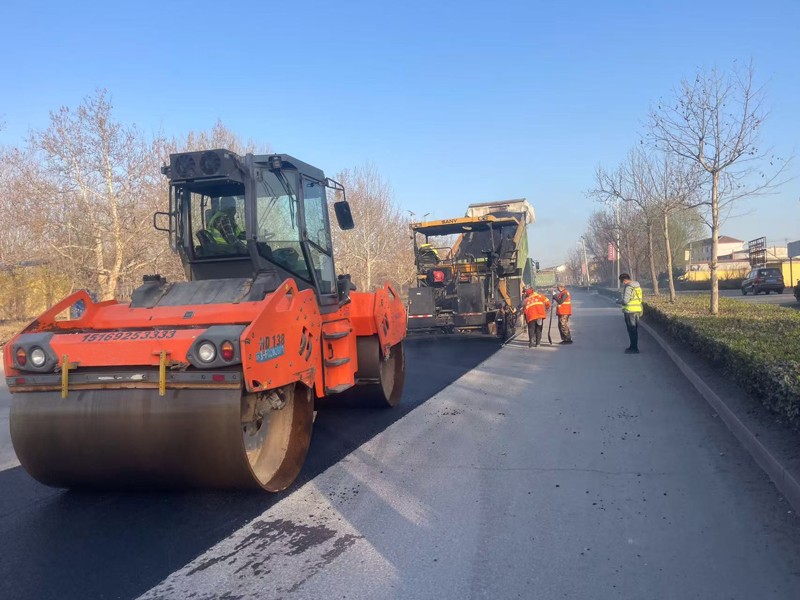 加足馬力——S510中修項目打響瀝青面層攤鋪第一槍