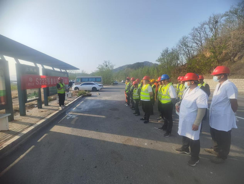 【一提三?！縎232張魯線項目部開展交通事故應(yīng)急演練