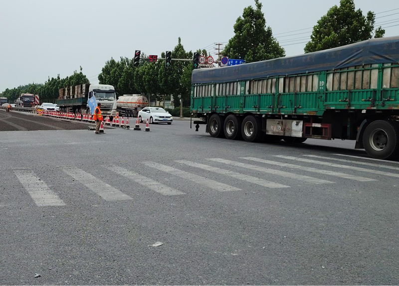 S102項(xiàng)目全力保障端午期間道路暢通