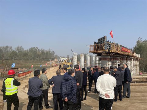 G205山深線郯城繞城段改建工程臨時(shí)黨支部開(kāi)展業(yè)務(wù)結(jié)對(duì)活動(dòng)