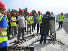 公司組織安全生產(chǎn)現(xiàn)場觀摩會