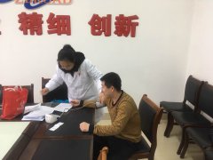 路面分公司組織員工進(jìn)行健康體檢，為員工身體健康保駕護(hù)航