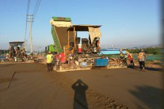 高溫下的堅(jiān)守