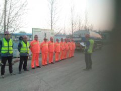 班前會小，事大