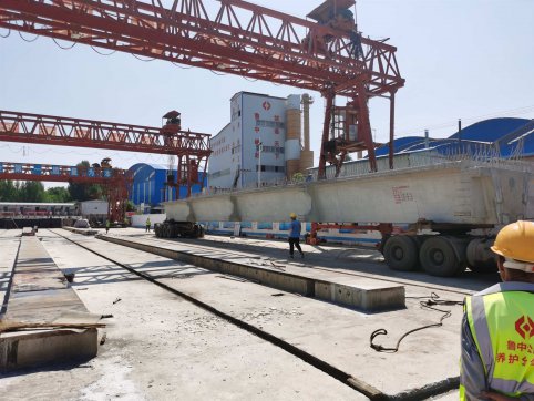 G341膠海線南崔路立交橋30m箱梁吊裝完成