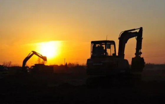 努力拼搏，不負韶華